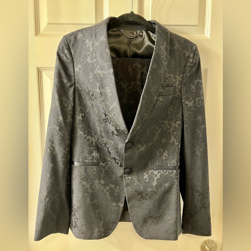 Zara Mens Black Suit in Damask Print size 36R